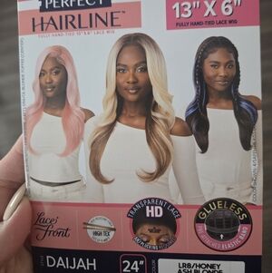 Outre Perfect Hairline "DAIJAH" LR8/HONEY ASH BLONDE